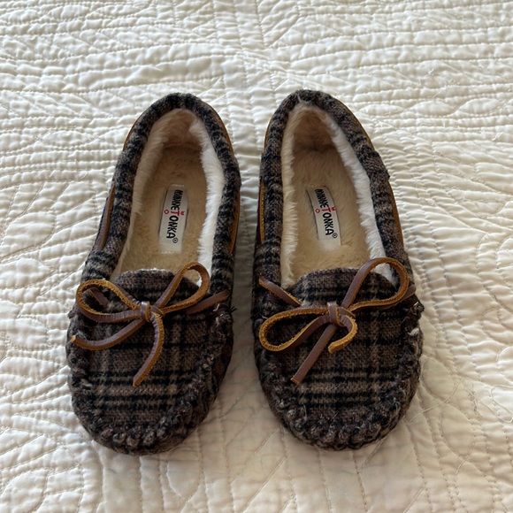 New without box slippers - Picture 1 of 3
